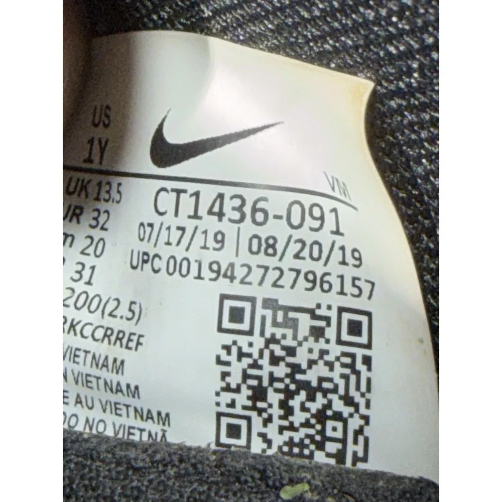 Nike Renew Run Youth Kids Size 1Y Black White Walking Shoes Comfort Sneakers